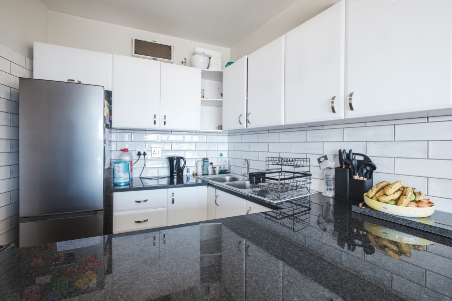 2 Bedroom Property for Sale in Vredehoek Western Cape